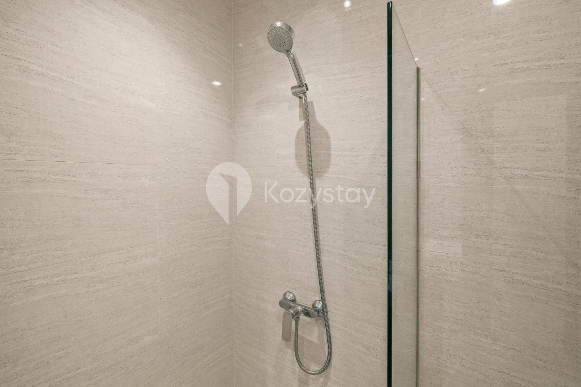Meadow By Kozystay - Newly Renovated - Kebon Jeruk Jakarta Buitenkant foto