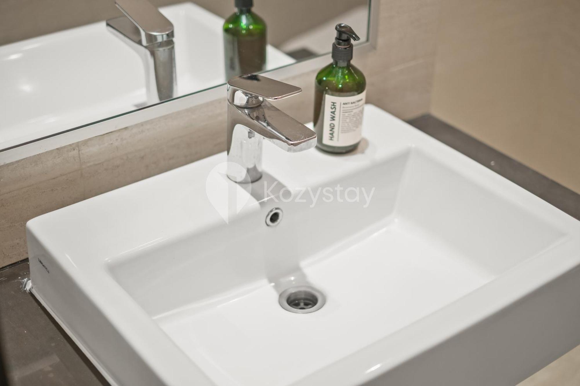 Meadow By Kozystay - Newly Renovated - Kebon Jeruk Jakarta Buitenkant foto